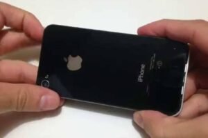 Como tirar a tampa traseira do iPhone?