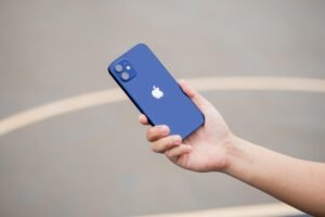 Comparativo entre o iPhone 12 e o LG G8X: Qual vale mais a pena?