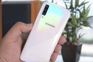 iPhone XR vs Samsung Galaxy A50: Qual é o mais econômico?