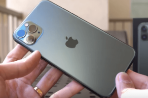 iPhone 11 Pro Max vs Samsung Galaxy S20 Ultra: Qual é mais elegante?