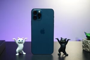 iPhone 12 Pro vs OnePlus 8 Pro: Qual é o mais poderoso?