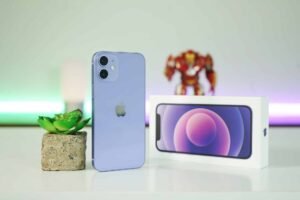 iPhone 12 Mini vs Samsung Galaxy S10e: Qual é o mais portátil?