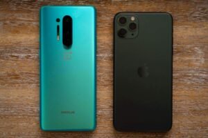 iPhone 11 Pro vs OnePlus 8 Pro: Qual tem a melhor câmera frontal para selfies?