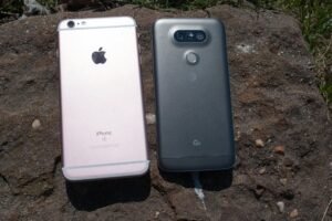 iPhone SE vs LG K51S: Qual é mais ergonômico e fácil de segurar?