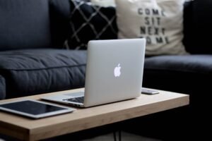 MacBook VS Notebook: Qual é o rei da portabilidade?