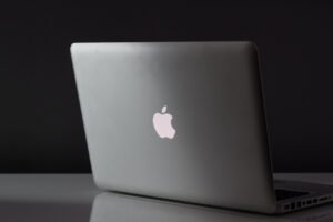 MacBook VS Notebook: Qual é o melhor para viajar?