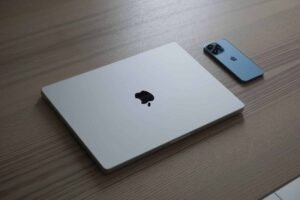 A escolha entre iPhone e MacBook para Jogos: Uma análise detalhada