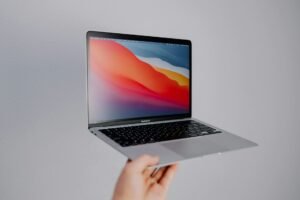 MacBook Air VS Samsung Notebook 7 Spin: Escolha o seu companheiro de trabalho