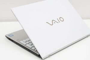 VAIO S15 Vs. MacBook Air M1: Qual oferece uma experiência de trabalho superior?