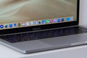 MacBook Pro Retina VS VAIO SX14: Qual oferece mais potência?