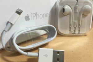 Celular Apple com fones de ouvido de boa qualidade